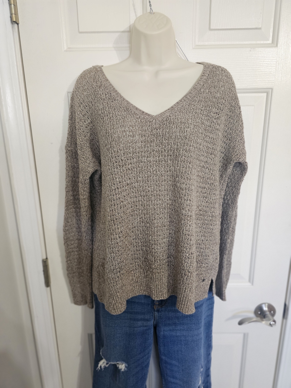 American Eagle Cozy V-Neck Women's Sweater in Taupe Medium